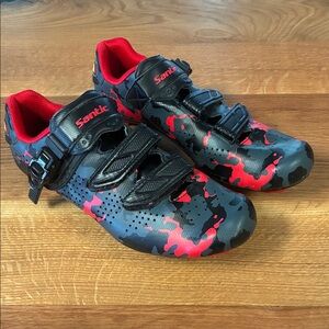 Santic- Mens Cycling Shoes  - Black and Red camo. Sizes 11 EU 45 Pelaton